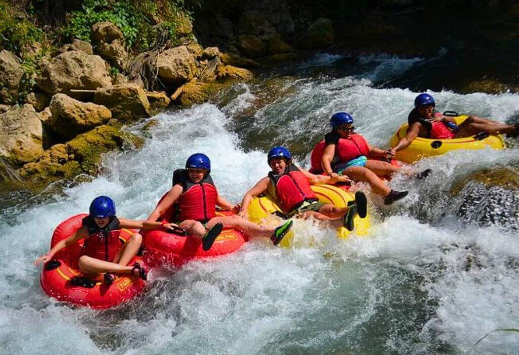 River Tubing Tour in Jamaica with a tourist family